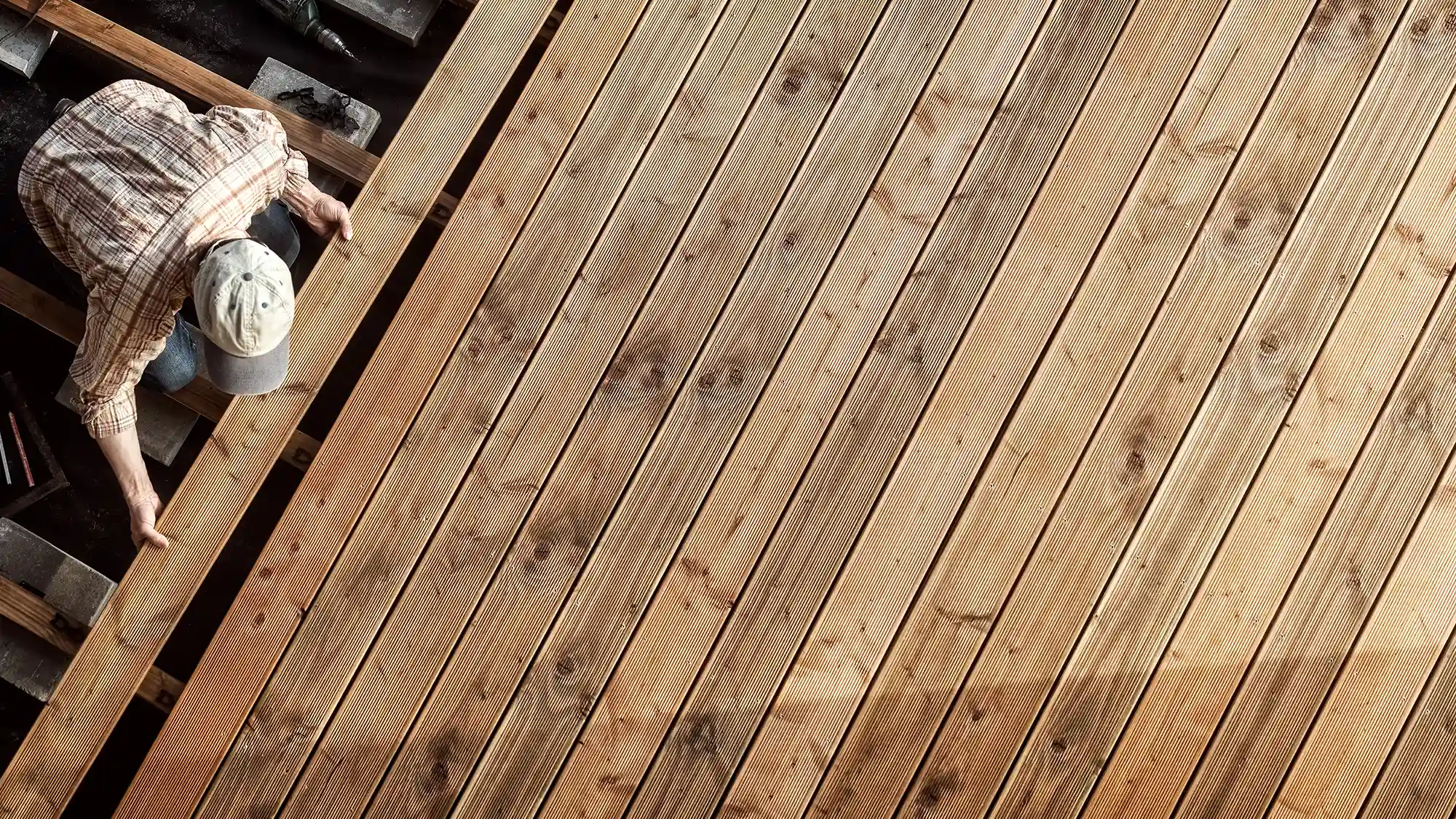 Montage einer Holzterrasse
